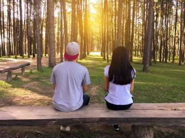 bench-countryside-couple-450050